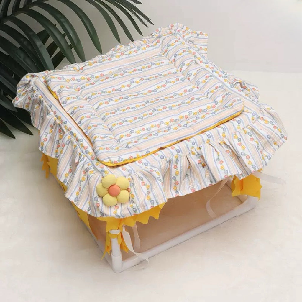 Cozy Guinea Pig Hideout with Tassel Curtains